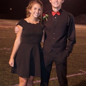 HOMECOMING DRESS (willing to lower price)